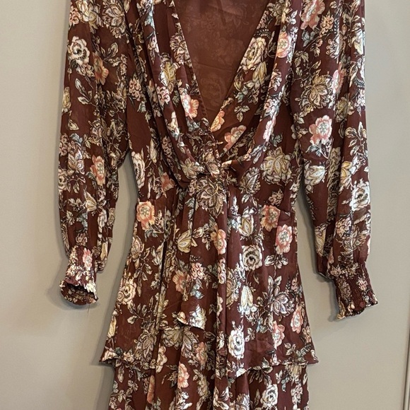 ASTR the label Scarlet Long Sleeve Minidress S. Worn by Kelly Clarkson on tv - Picture 2 of 9